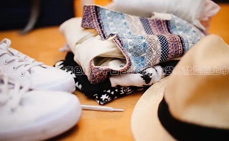 潮流先锋：全新亮色版李宁白色运动鞋女装新款震撼上市